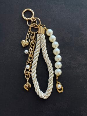 קישוט צ׳ארם חבל פנינים