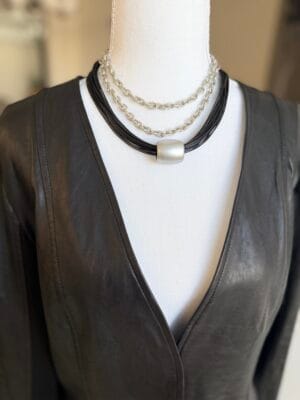 שרשרת חוטים שחורים שכבות כסופות