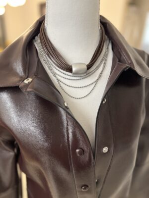 שרשרת חוטים חומים שכבות כסופות