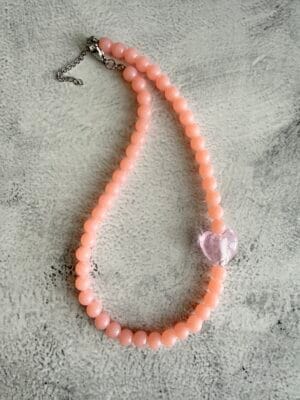 Sweet Side שרשרת ורודה עם לב ורוד בצד