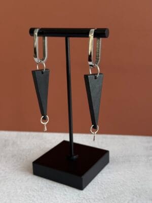 עגילי חץ שחור