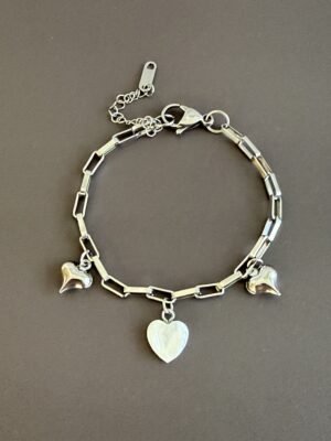 צמיד צ׳ארמס לבבות צדף וכסוף