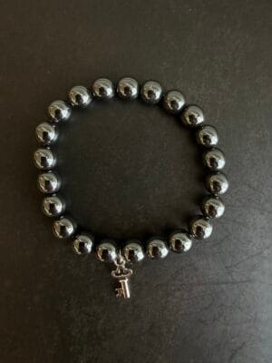 צמיד גמיש המטייט שחור מטאלי מפתח