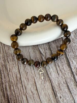 צמיד גמיש עין הנמר מפתח