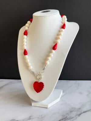 שרשרת פנינים לב אדום