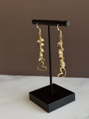 עגילם תלויים אבני חן ולב