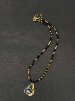 שרשרת אוניקס והמטייט בשחור וזהב