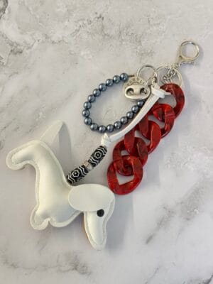 קישוט צ’ארם גדול כלבלב לבן